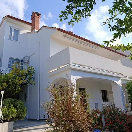 Apartment With Parking Space Palit, Rab - 25235 Rab Town