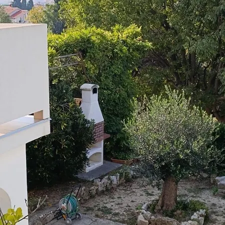Apartment With Parking Space Palit, Rab - 25235 Rab Town