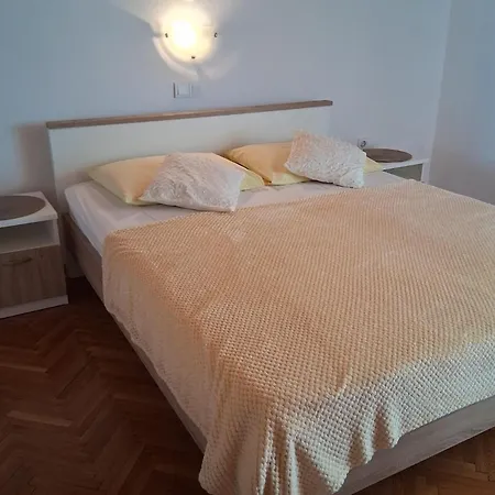 Apartment With Parking Space Palit, Rab - 25235