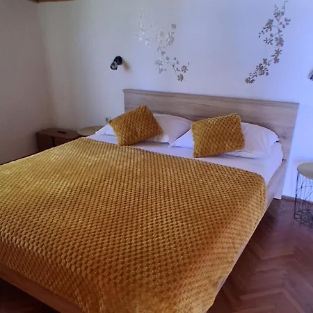 Apartman With Parking Space Palit, Rab - 25235 Rab Town